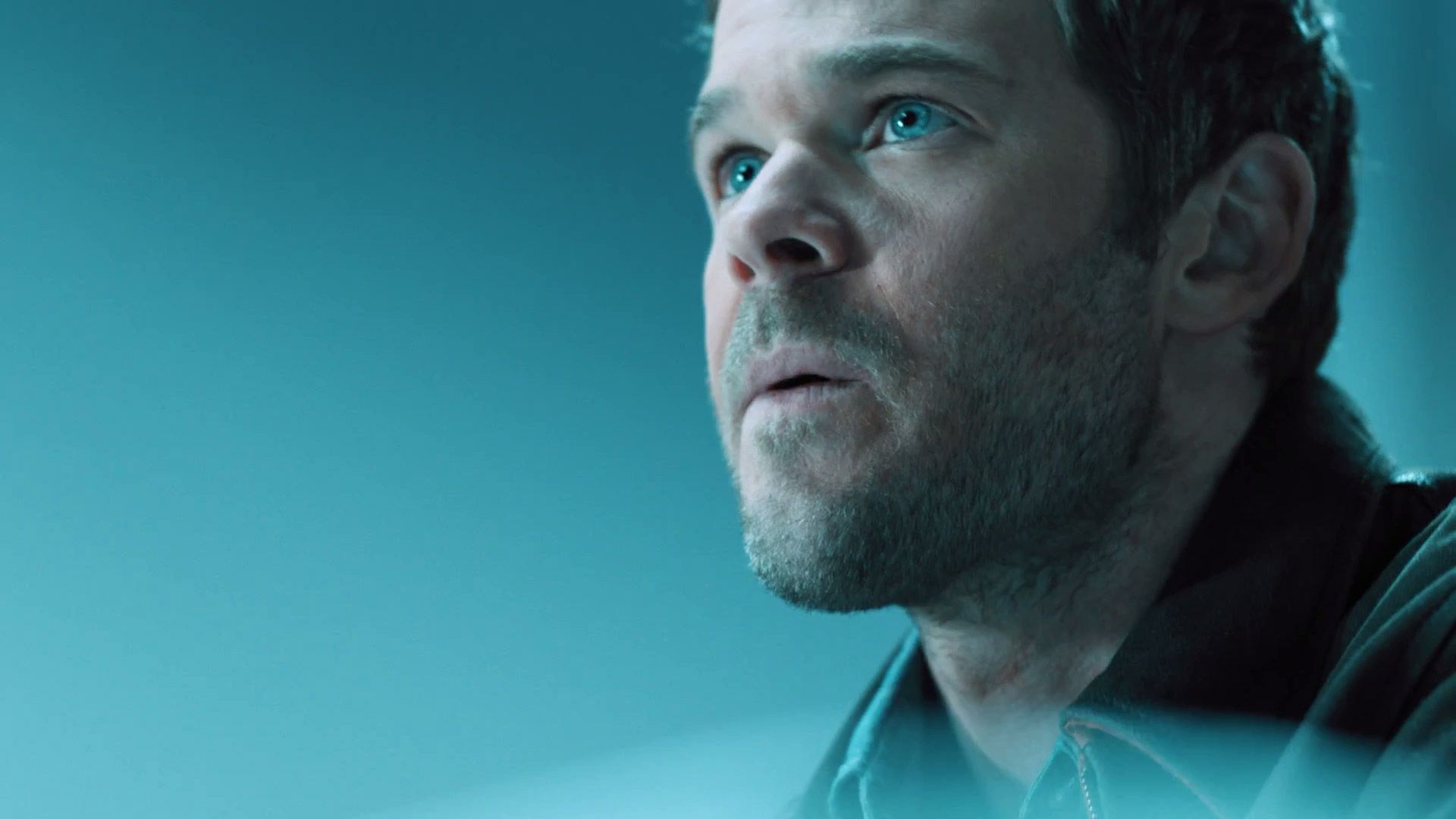 Quantum Break estrena trailer live action en el que se enfrentan los actores Shawn Ashmore y Aiden Gillen.